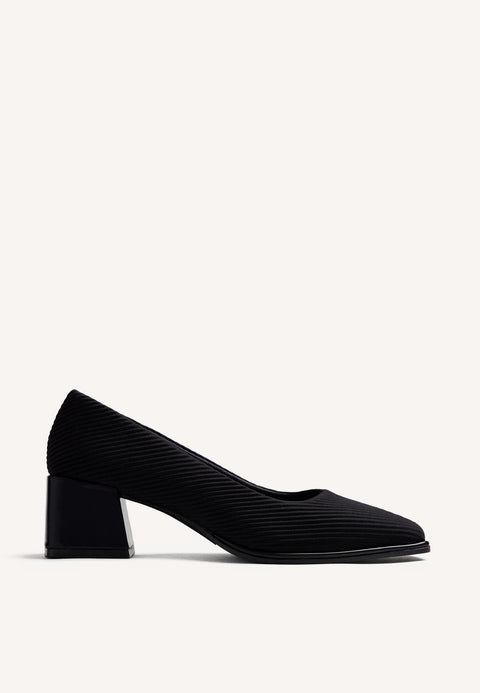 CHAUSSURES À TALONS NOIRS ÉLÉGANTES