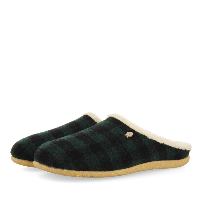 ZAPATILLAS INFANTILES DE ESTAR POR CASA EN COLOR VERDE DE LA COLECCIÓN HOT POTATOES SKOVDE