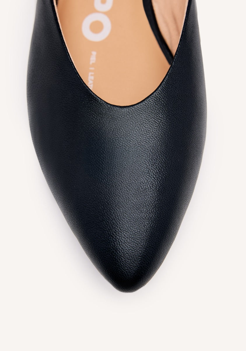 BAILARINAS DE PIEL COLOR NEGRO CON PUNTA FINA Y TALÓN FRUNCIDO PARA MUJER