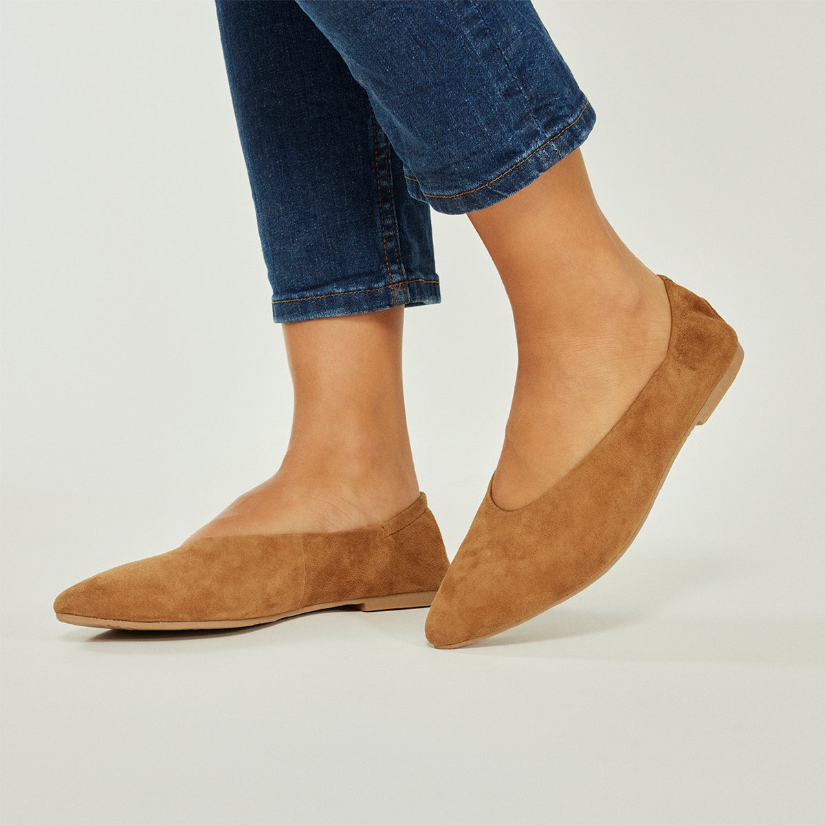 BAILARINAS DE PIEL COLOR CUERO CON PUNTA FINA Y TALÓN FRUNCIDO PARA MUJER