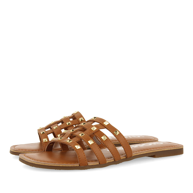 SANDALIAS COLOR CUERO DE PIEL TIPO PALA CON TACHUELAS PARA MUJER
