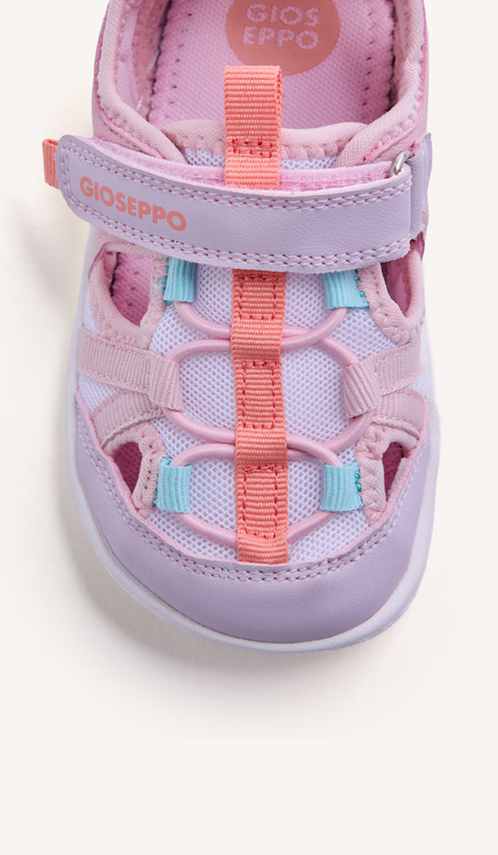 Wide toe box