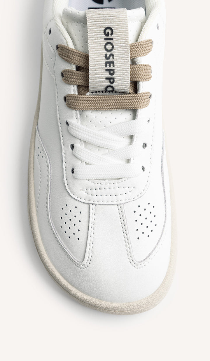 Wide toe box