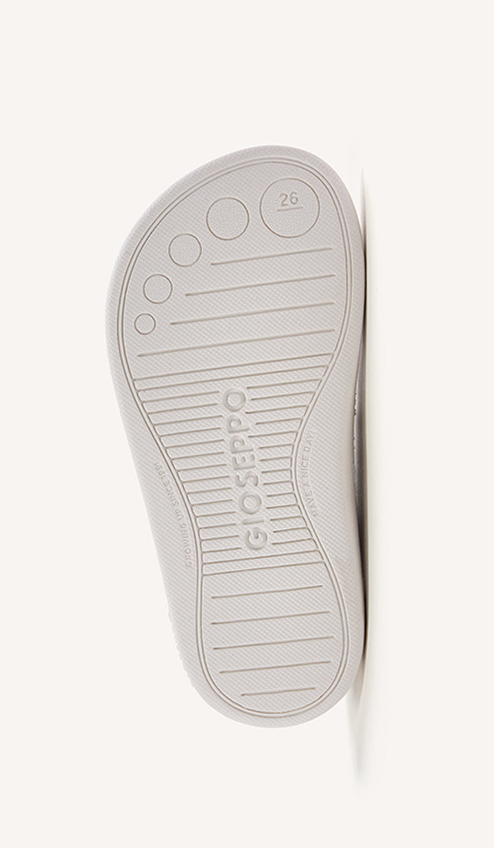 Wide toe box
