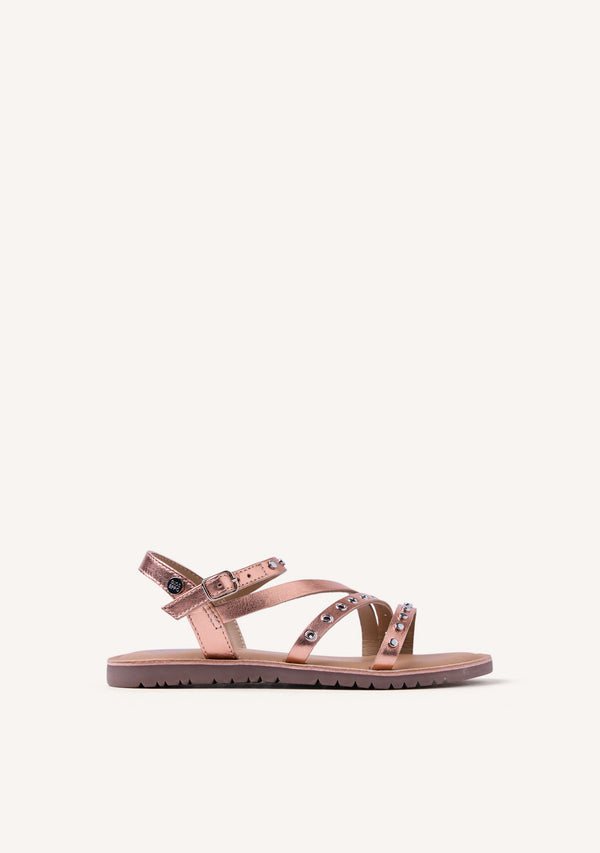 SANDALIAS PIEL BRILLO, TACHAS Y OLLADOS AWASI