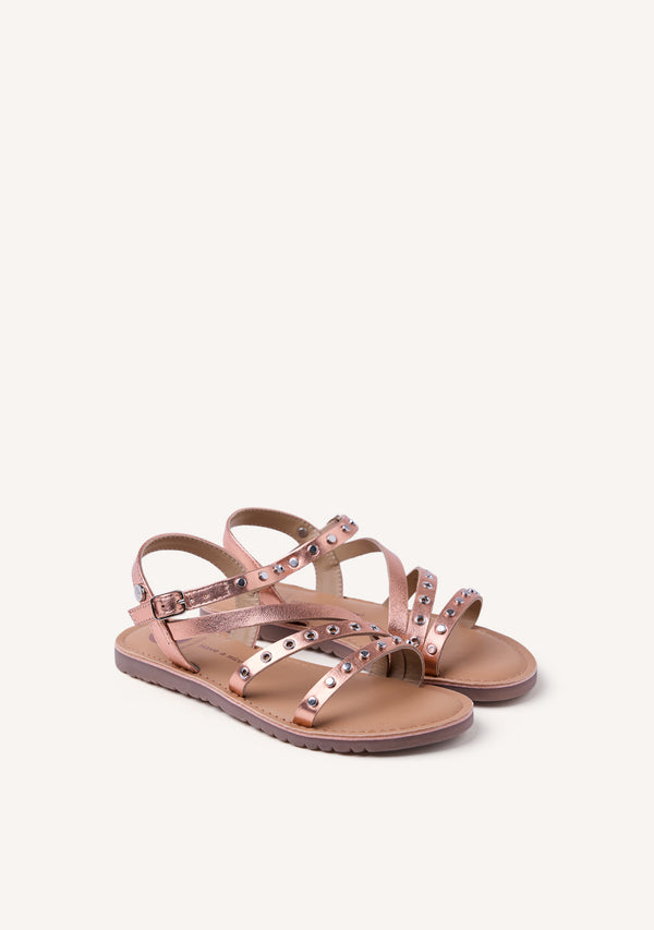 SANDALIAS PIEL BRILLO, TACHAS Y OLLADOS AWASI