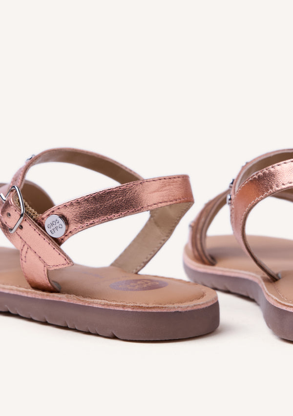 SANDALIAS PIEL BRILLO, TACHAS Y OLLADOS AWASI