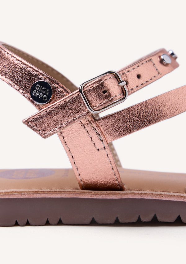 SANDALIAS PIEL BRILLO, TACHAS Y OLLADOS AWASI