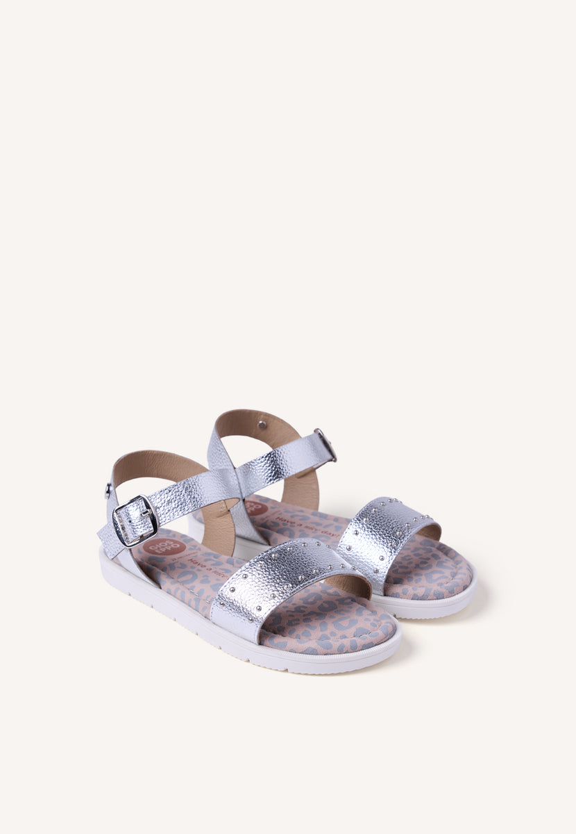 SANDALIAS PIEL BRILLO Y TACHAS CABERFAE
