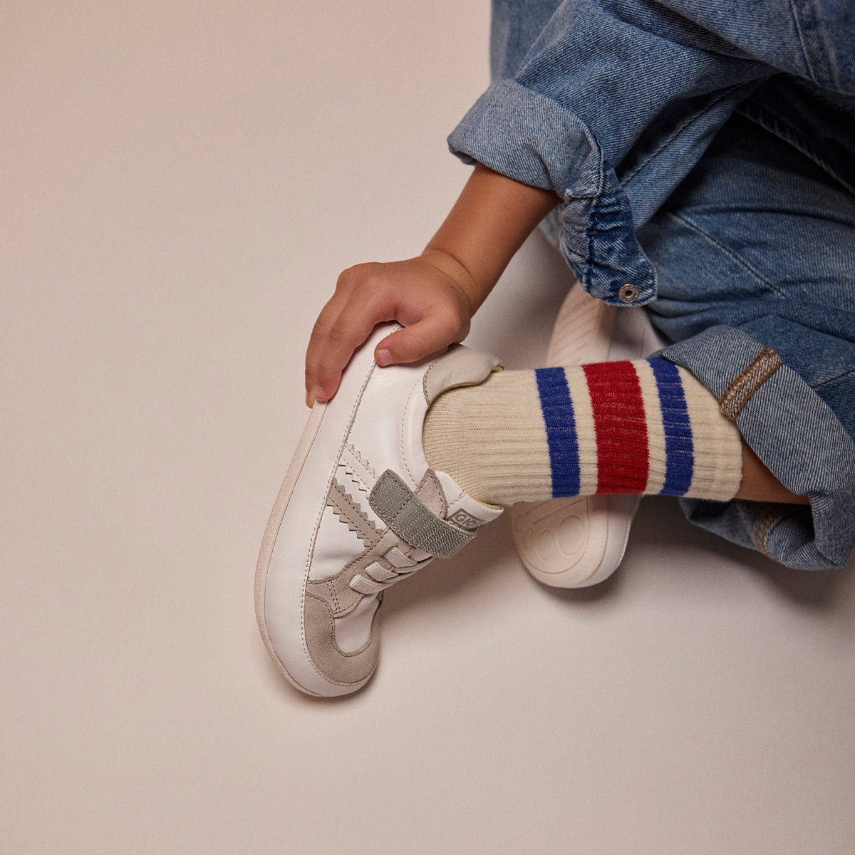 SCARPE BIANCHE CON CHIUSURE REGOLABILI PER RAGAZZO E RAGAZZA SKRADIN