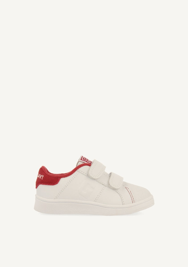 SNEAKERS COLEGIALES BLANCAS CON DETALLE EN ROSA Y DOBLE CIERRE AJUSTABLE VOLSK