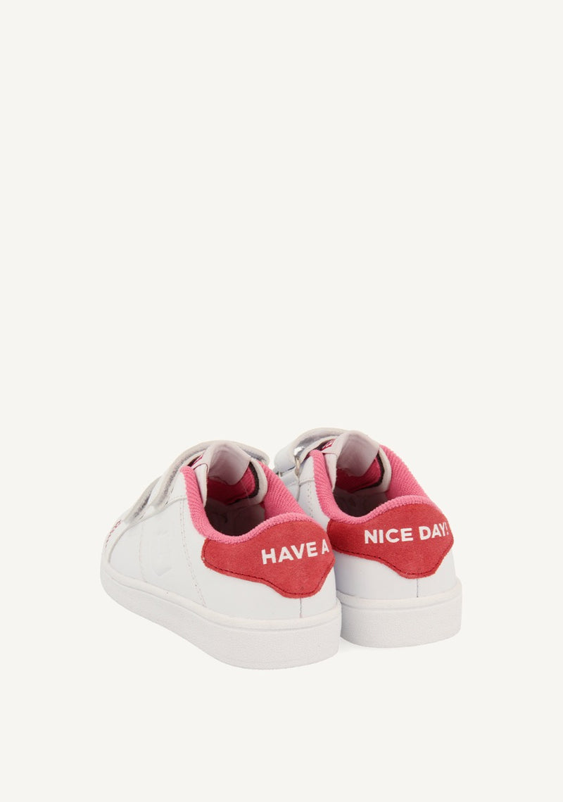 SNEAKERS COLEGIALES BLANCAS CON DETALLE EN ROSA Y DOBLE CIERRE AJUSTABLE VOLSK