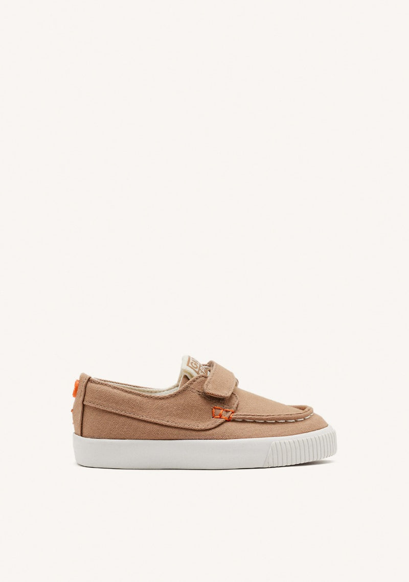 SPORTY NAUTICAL STYLE BEIGE COLOR WITH COLOR ACCENTS FOR BOYS AND GIRLS SLATINA