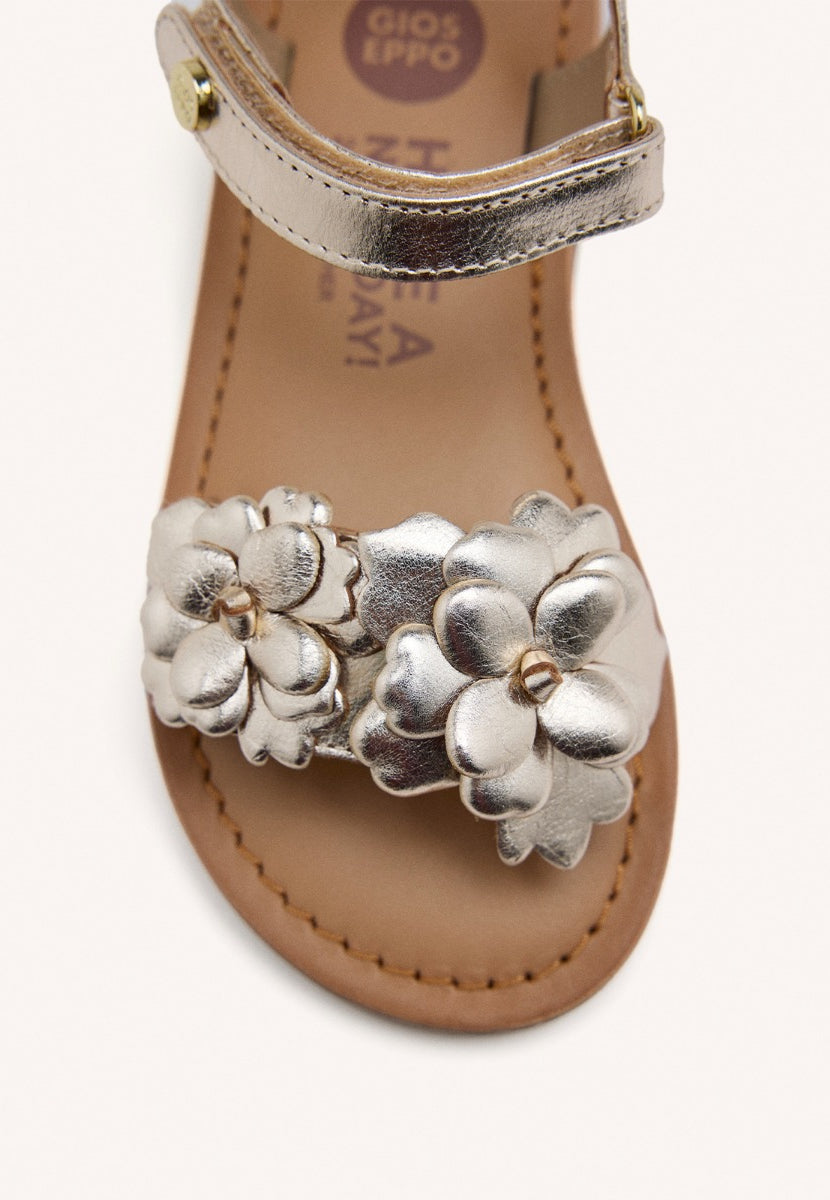 SANDALIAS DORADAS DE PIEL CON ADORNO DE FLORES PARA NIÑA Y NIÑO SHEGAN