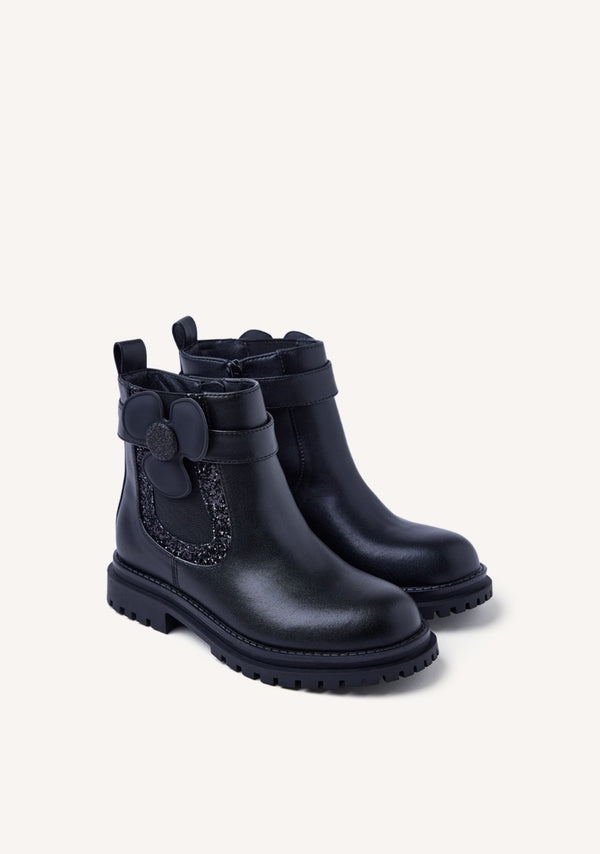 RACE DE BOTTES À FLEURS