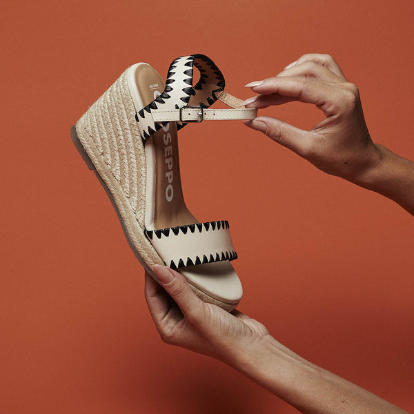 Sandalias de piel color off-white con pespuntes y cuña de yute para mujer neiva 