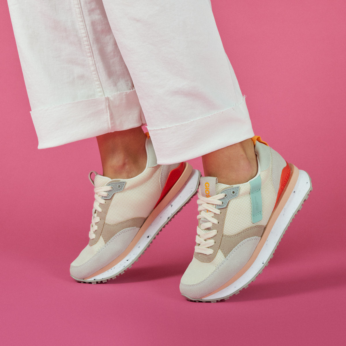 Anneot women's white textured sneakers