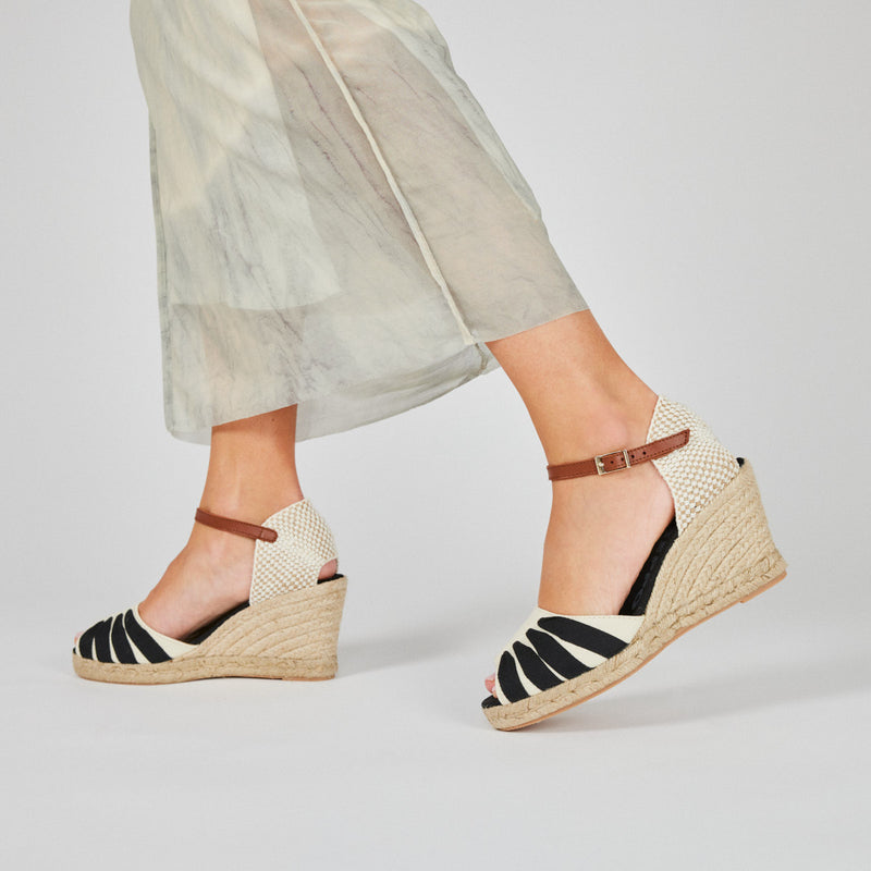 Sandalias tipo espadrille negras con cuña de yute para mujer araya