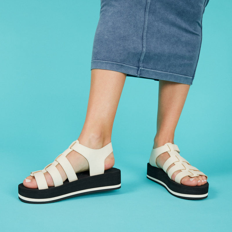 Sandalias off-white tipo cangrejera con piso de eva para mujer ruch 