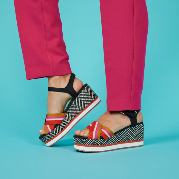 Sandalias color negro con cintas de colores y plataforma para mujer guaduas