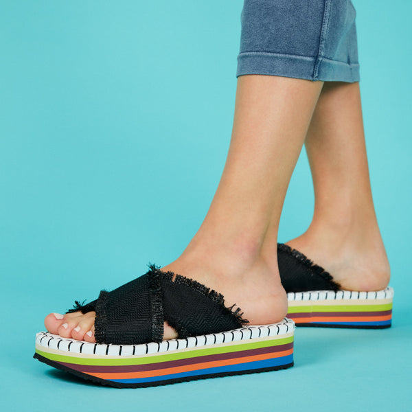 Chanclas de playa color negro con piso multicolor para mujer terena 