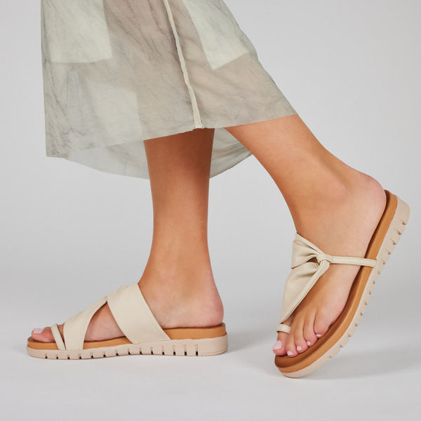 Sandalias off-white destalonadas para mujer arari
