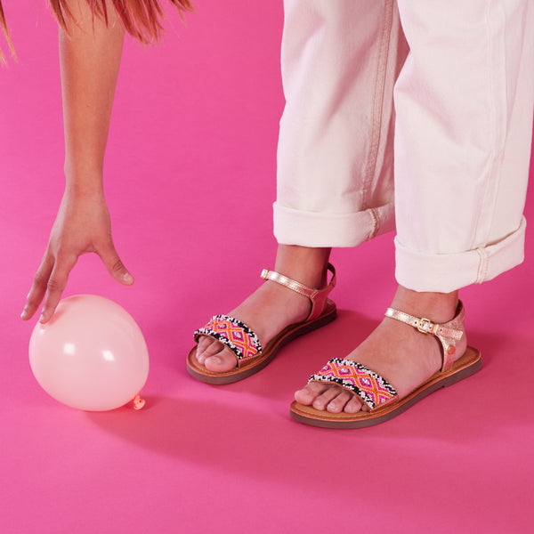 Censy girls leather sandals with geometric details