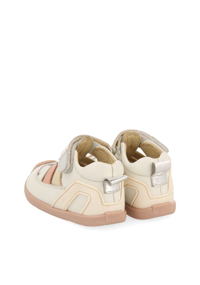 SANDALES DE COULEUR OFF-WHITE EN CUIR DE STYLE CANGREJERAS AVEC DES DÉTAILS MÉTALLISÉS POUR BÉBÉ SENNEN